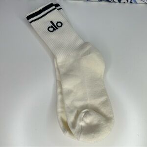 Alo yoga mid crew light beige socks new never use